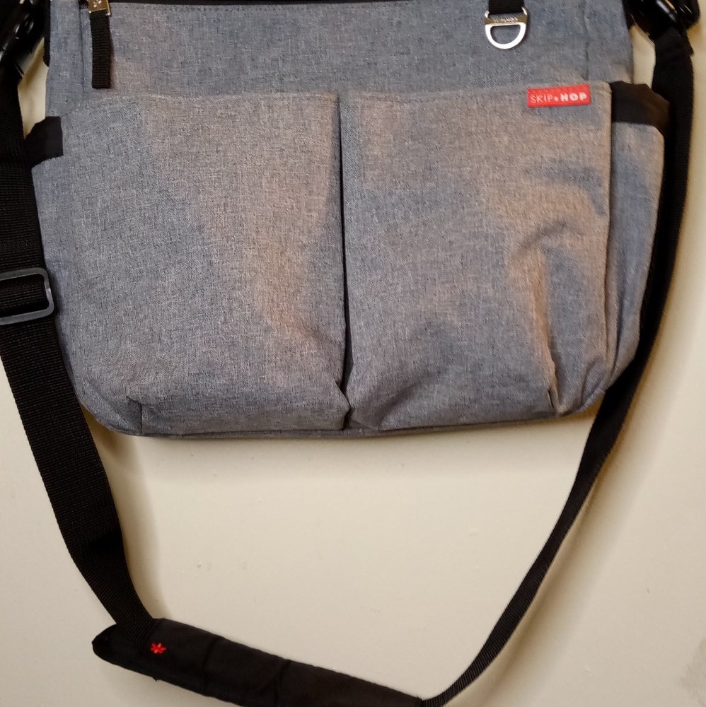Skip Hop Messenger Diaper Bag Heather Gray, Red Inside - Picture 6 of 7